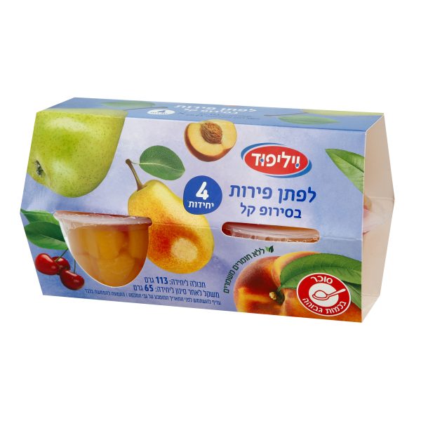 אריזת יוגורט פרי של מותג "יוגיפד", הכוללת 4 מיכלים בטעמים שונים: אגס, אפרסק, דובדבן ודן דאבל. על האריזת טקסט בעברית המתאר את המוצר.