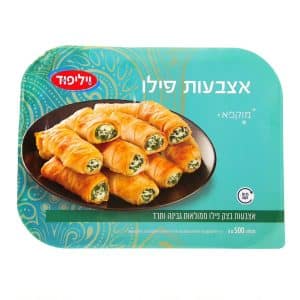 תמונה של צלחת מלאה בעטיפות פילו ממולאות בגבינה ותרד, מוצגות על רקע צבעוני עם טקסט בעברית שמציין "אצבעות פילו". משקל האריזות: 500 גרם.