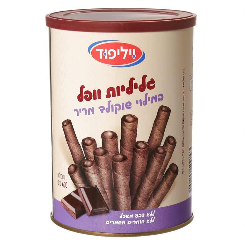 תמונה של קופסה עם שוקולדים דמויי גליל, רשום עליה "שילובי ופל בטעם שוקולד חלב". בתחתית הקופסה מופיעה שוקולד מרובע.