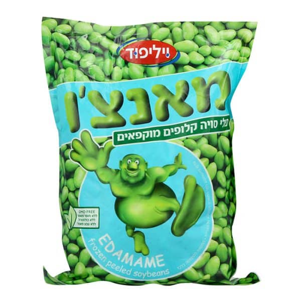 תמונה של שקית מאנצ'יז עם דמות ירוקה ושם המוצר "מאנצ'יז" על רקע ירוק, הכוללת טקסט נוסף על המוצר: "סוגי קלופים מוקפאים" ו-"EDAMAME Frozen peeled soybeans".